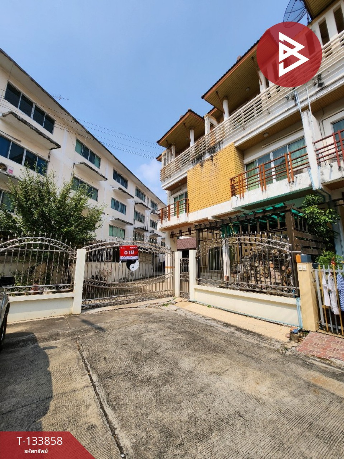 ขาย/เช่า ทาวน์เฮ้าส์ 3 ชั้น เนื้อที่ 90.6 ตร.วา หมู่บ้านรินรดา สมุทรสาคร