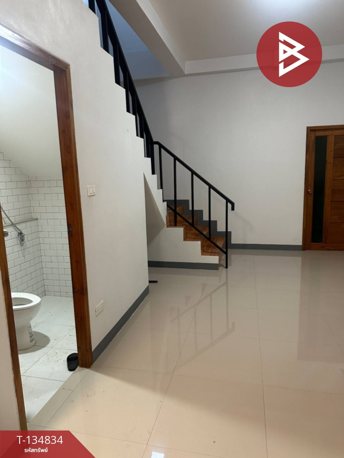 ขายทาวน์เฮ้าส์ 2 ชั้น เนื้อที่ 23.8 ตารางวา ต.ท่าเสา อุตรดิตถ์