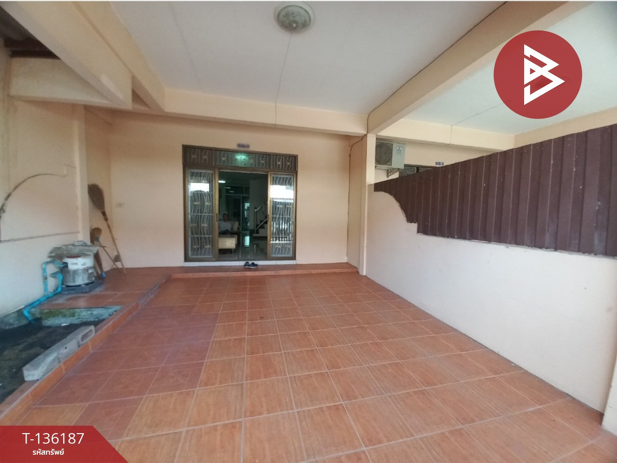 ขายทาวน์เฮ้าส์ หมู่บ้านรุ่งกิจวิลล่า11 ร่มเกล้า32 กรุงเทพฯ