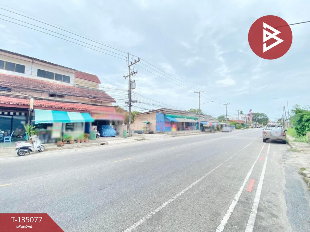 ขายอาคารพาณิชย์ 3 ชั้น เนื้อที่ 33.5 ตารางวา เนินพระ ระยอง ทำเลดี ใกล้แหล่งชุมชน