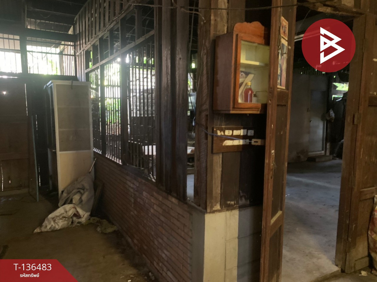 ขายที่ดินพร้อมบ้านไม้ เนื้อที่ 57.7 ตารางวา ทำเลดีติดถนน สุพรรณบุรี