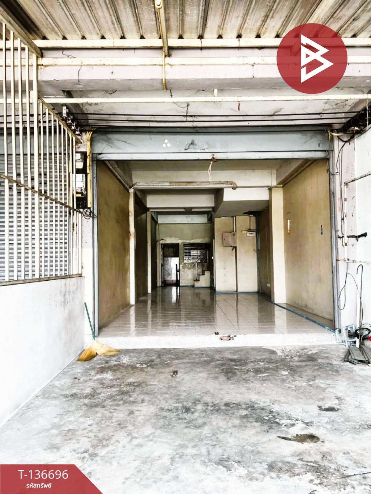 ขายอาคารพาณิชย์ 3 ชั้น สี่แยกหนองปรือ บ้านบึง ชลบุรี ทำเลค้าขาย