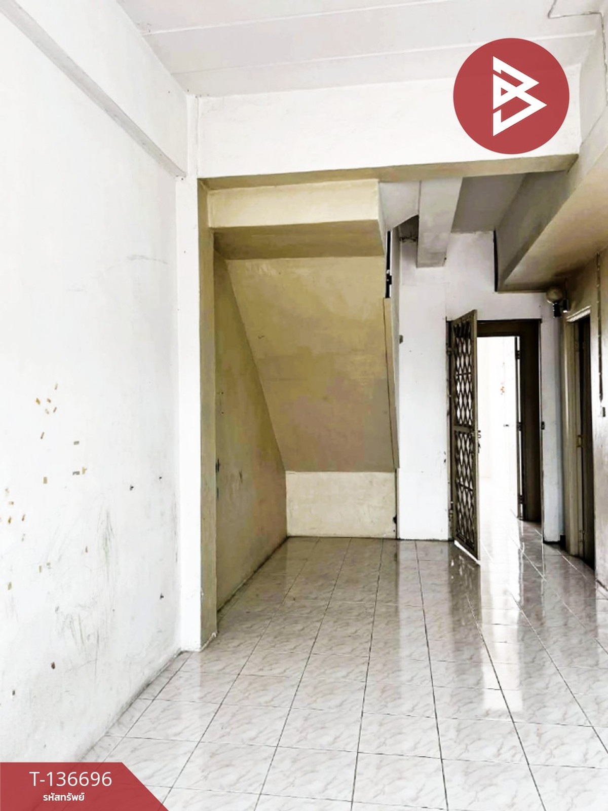 ขายอาคารพาณิชย์ 3 ชั้น สี่แยกหนองปรือ บ้านบึง ชลบุรี ทำเลค้าขาย