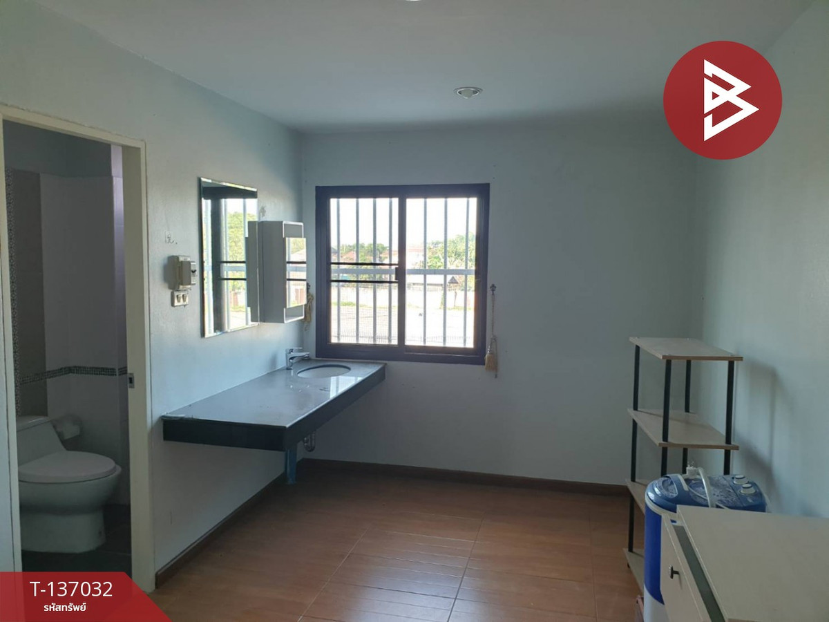 ขายอาคารพาณิชย์ 4 คูหา เนื้อที่ 72 ตร.วา ชุมแสง นครสวรรค์