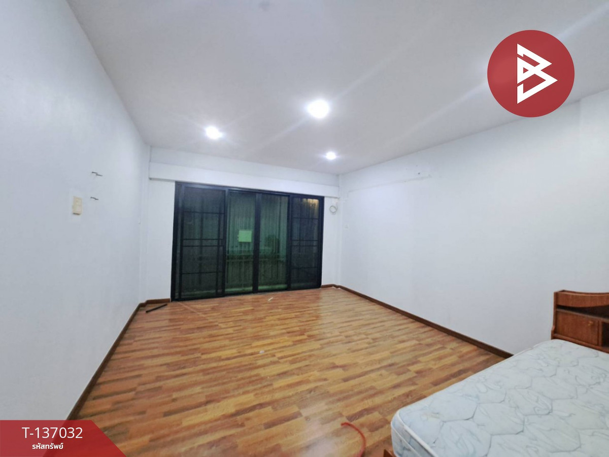 ขายอาคารพาณิชย์ 4 คูหา เนื้อที่ 72 ตร.วา ชุมแสง นครสวรรค์