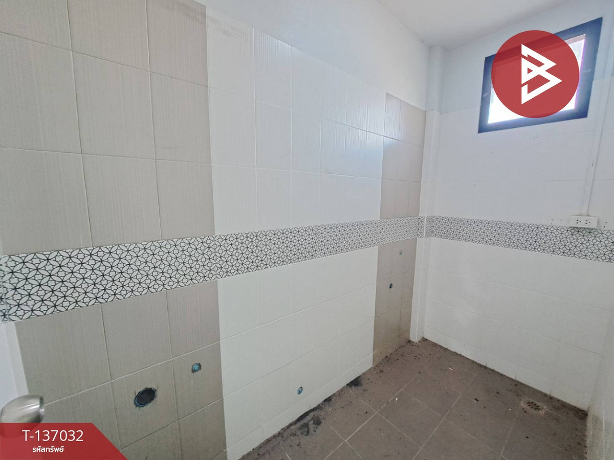 ขายอาคารพาณิชย์ 4 คูหา เนื้อที่ 72 ตร.วา ชุมแสง นครสวรรค์