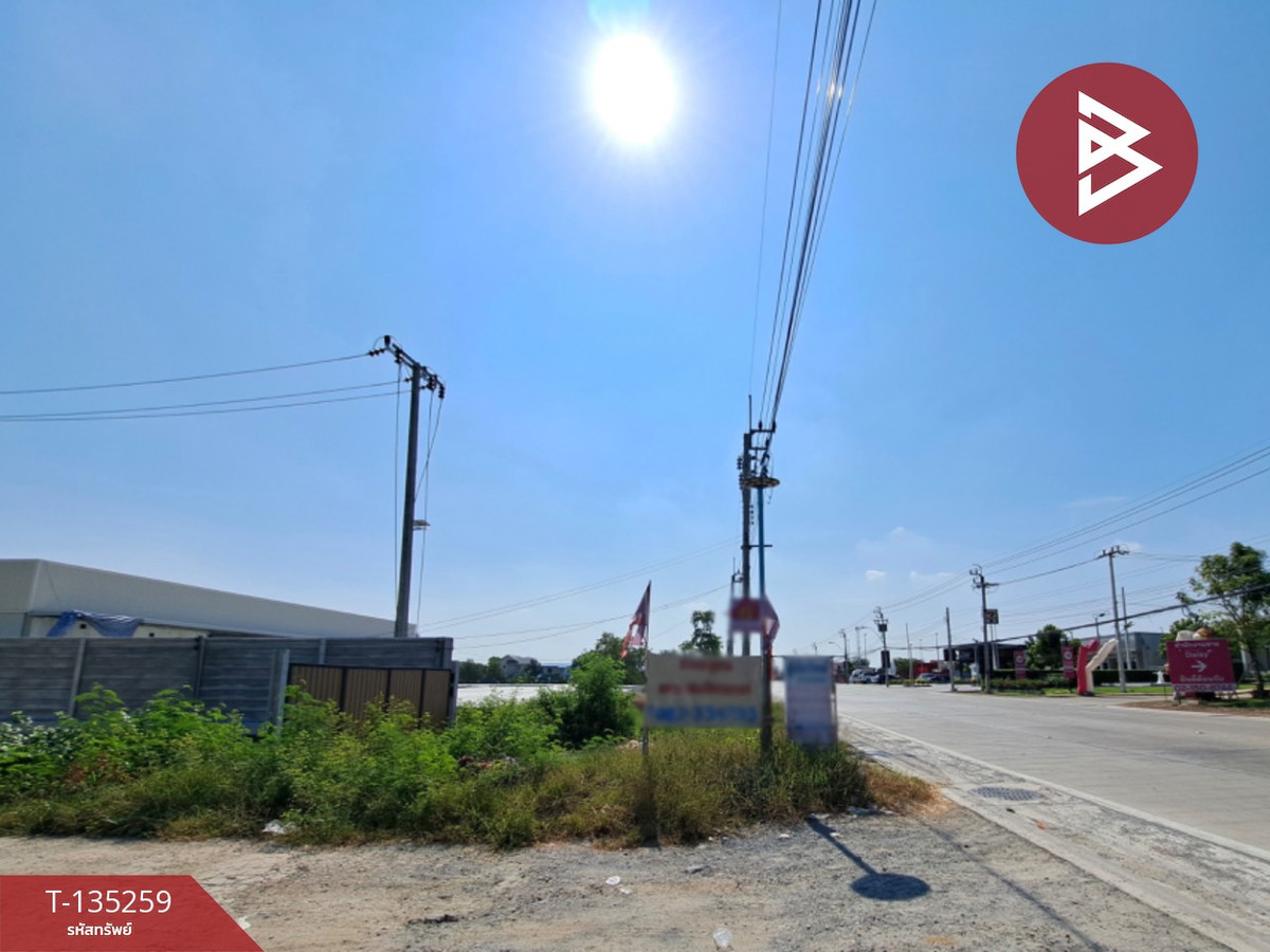 ขายที่ดิน เนื้อที่ 1 ไร่ พร้อมสิ่งปลูกสร้าง ถ.บ้านกล้วย-ไทรน้อย นครปฐม ทำเลดี