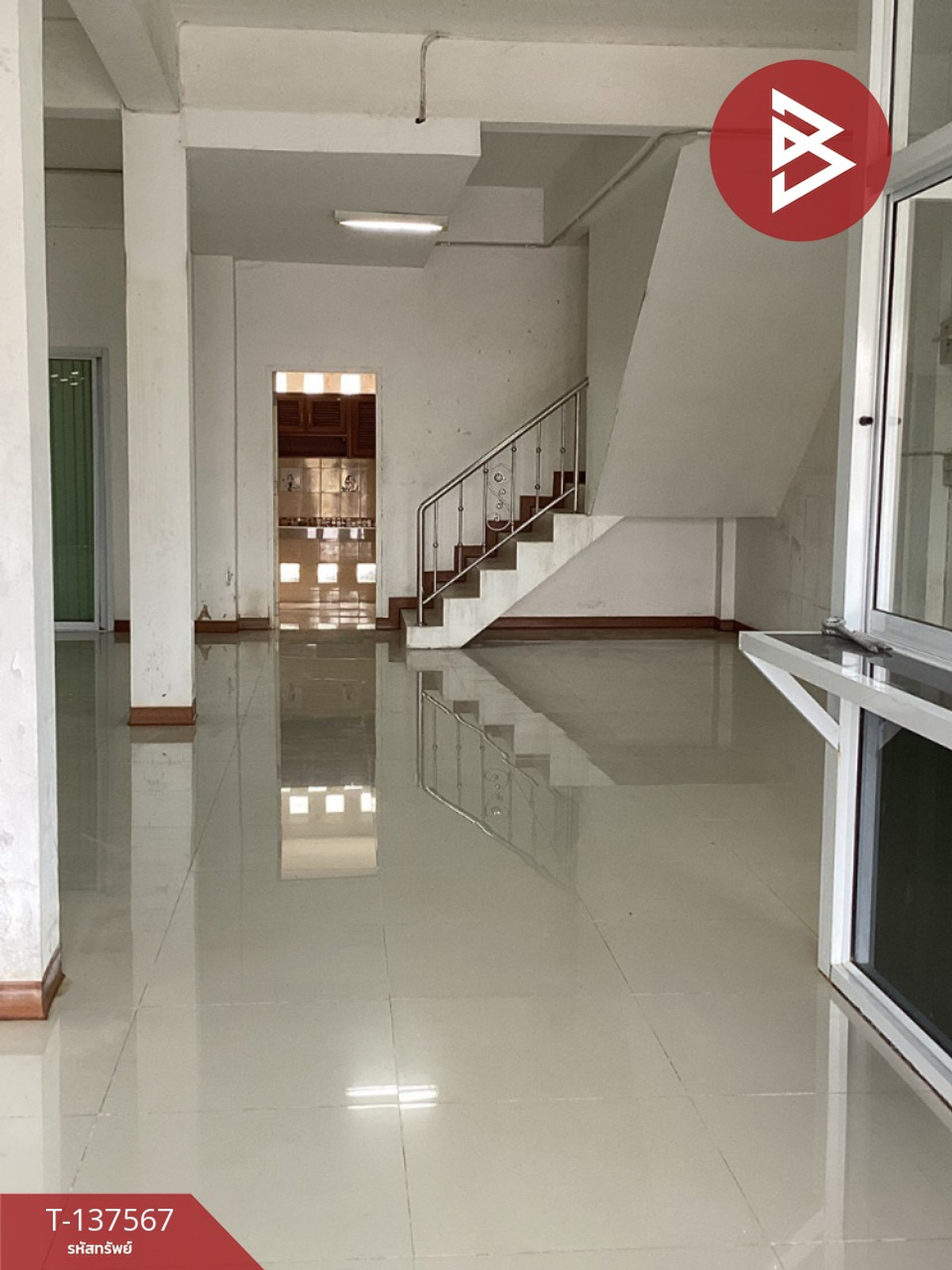 ขายด่วนอาคารพาณิชย์ 2 คูหา พระพุทธบาท สระบุรี ทำเลทอง ติดถนนใกล้แหล่งชุมชน