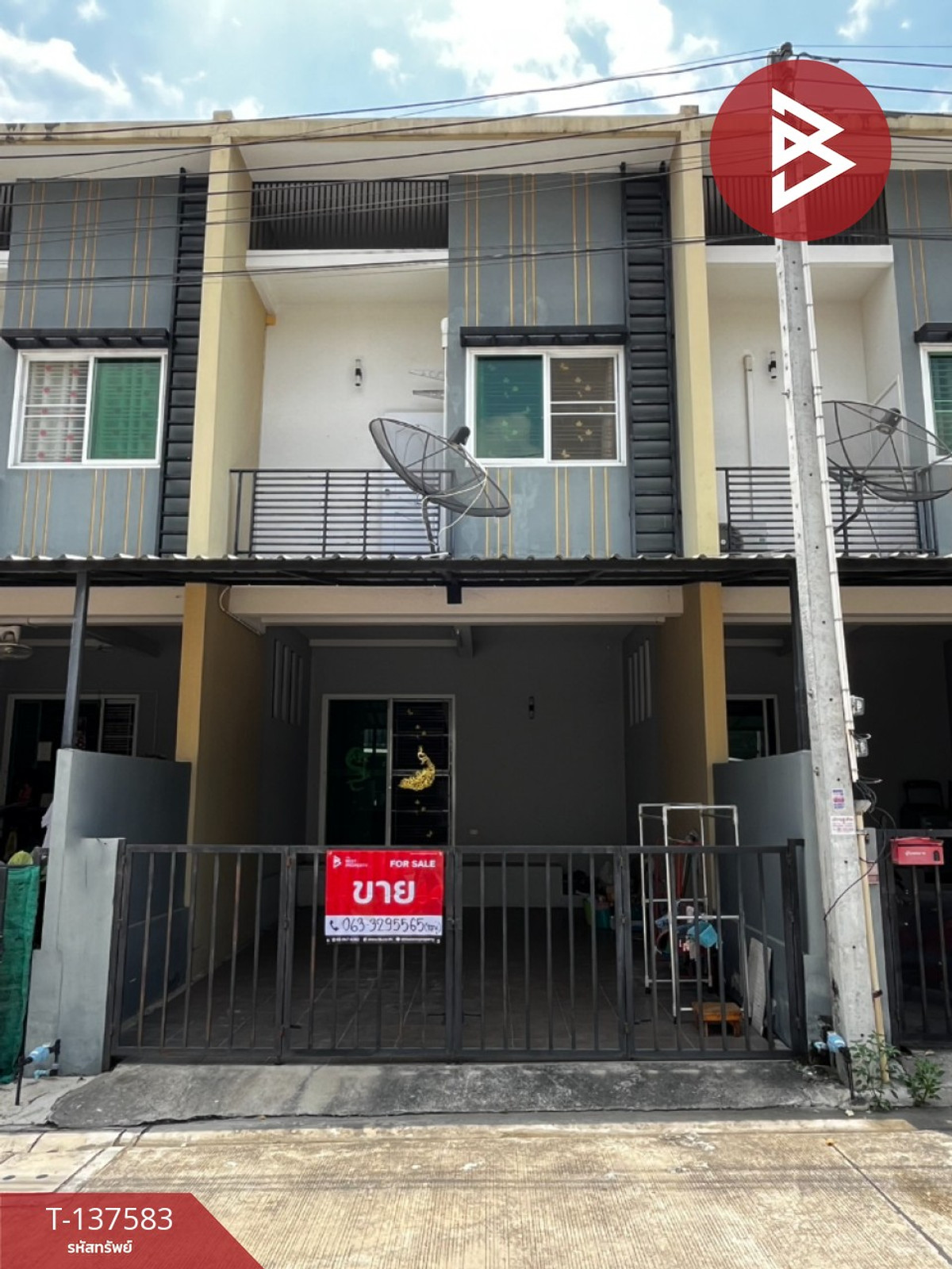 ขายทาวน์เฮ้าส์ 2 ชั้น หมู่บ้านแผ่นดินทอง ลิฟวิ่งโฮม มาบยางพร ระยอง