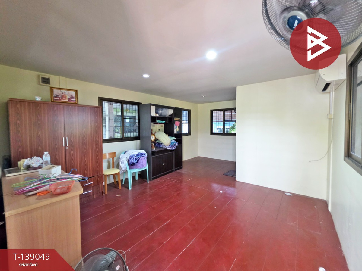 ขายที่ดิน เนื้อที่ 90 ตร.วา ในหมู่บ้านเมืองเอกบางปู สมุทรปราการ พร้อมบ้านน็อคดาวน์ 2 หลัง