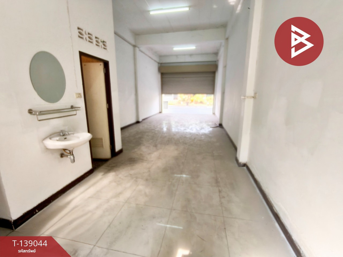 ขายอาคารพาณิชย์ 3 ชั้น เนื้อที่ 17.8 ตร.วา ถ.เทศบาลพัฒนา พนัสนิคม ชลบุรี