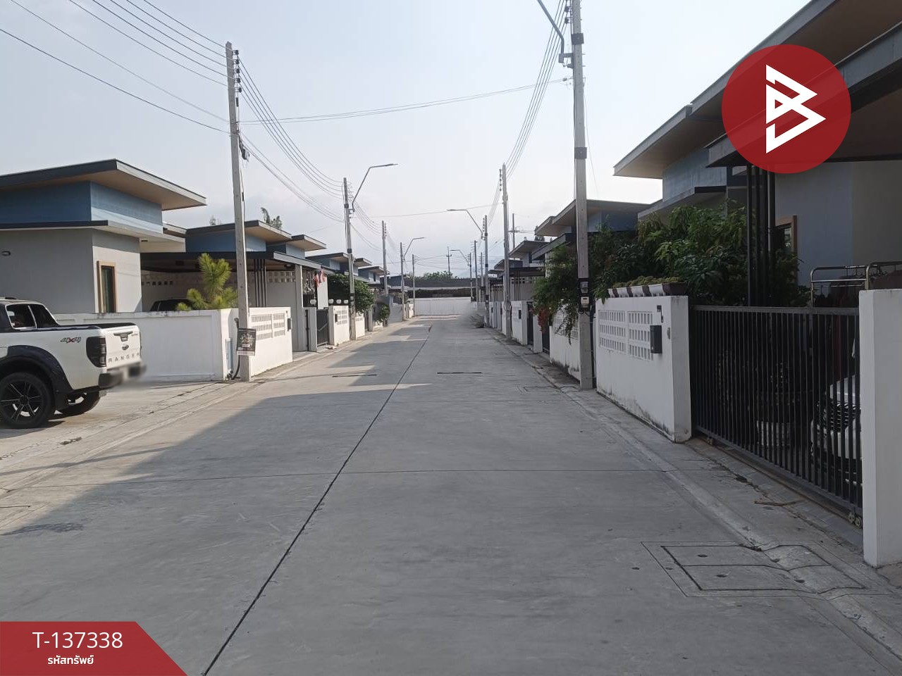 ขายบ้านแฝด หมู่บ้านนพดาวิลเลท ชลบุรี (Noppada Village)