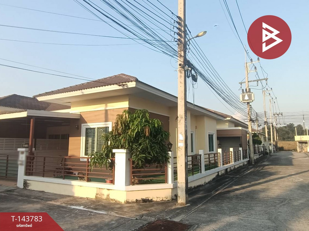 ขายบ้านแฝดหลังมุม หมู่บ้านนราสิริ ปลวกแดง ใกล้นิคมอุตสาหกรรมอิสเทิร์นซีบอร์ด ทำเลดี