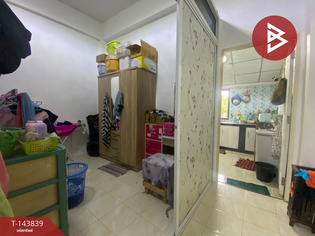 ขายทาวน์เฮ้าส์ 2 ชั้น เนื้อที่ 21.2 ตร.วา รั้วใหญ่ สุพรรณบุรี