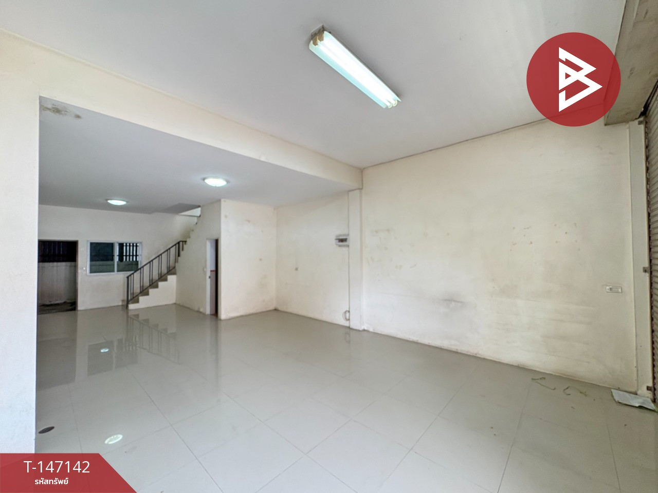 ขายอาคารพาณิชย์ 2 ชั้น เนื้อที่ 22.5 ตร.วา ถนนขาด นครปฐม