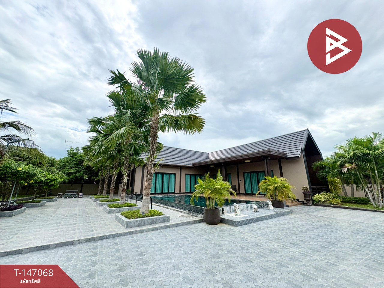 ขายบ้านเดี่ยวสไตล์พูลวิลล่า เนื้อที่ 2 ไร่ 1 งาน 42.6 ตร.วา บ้านกล้วย ชัยนาท