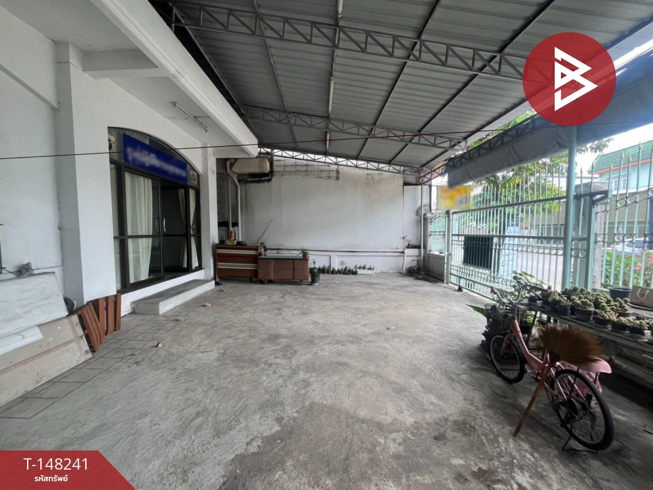 ขายอาคารพาณิชย์ 2 ชั้นครึ่ง เนื้อที่ 74 ตร.วา กรุงเทพมหานคร