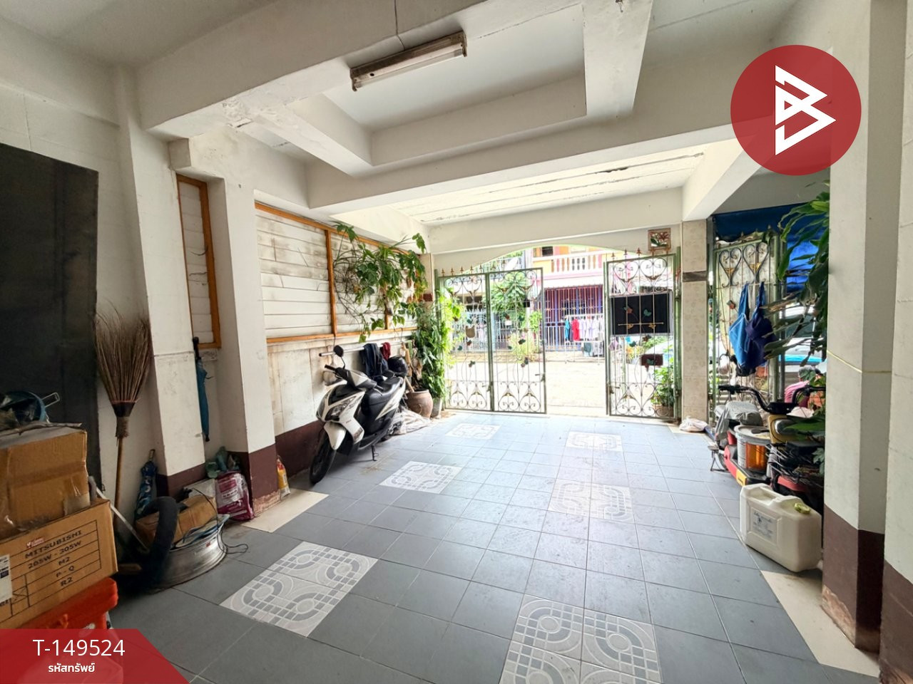 ขายด่วนทาวน์เฮ้าส์ 2 หลัง หมู่บ้านสระเเก้ววิลล์ ใจกลางเมืองนครปฐม