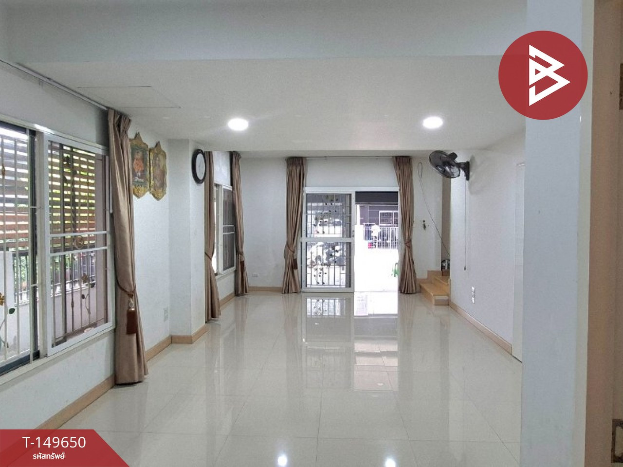 ขายทาวน์เฮ้าส์ หลังริมหมู่บ้านแฟมิลีซิตี้ทาวน์ 7 นาป่า ชลบุรี