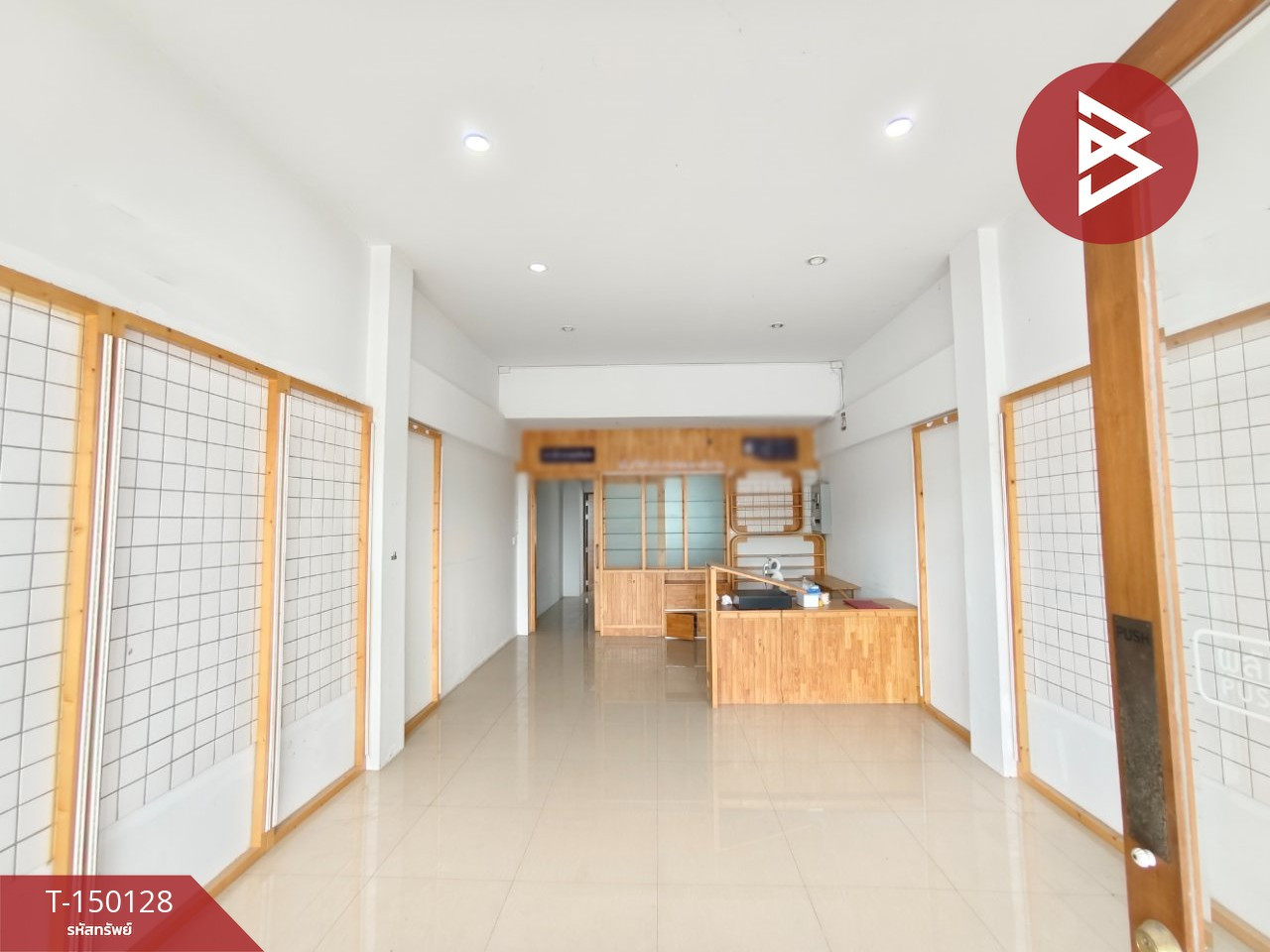 ขายอาคารพาณิชย์ 3 ชั้นครึ่ง เนื้อที่ 21.3 ตร.วา นครปฐม