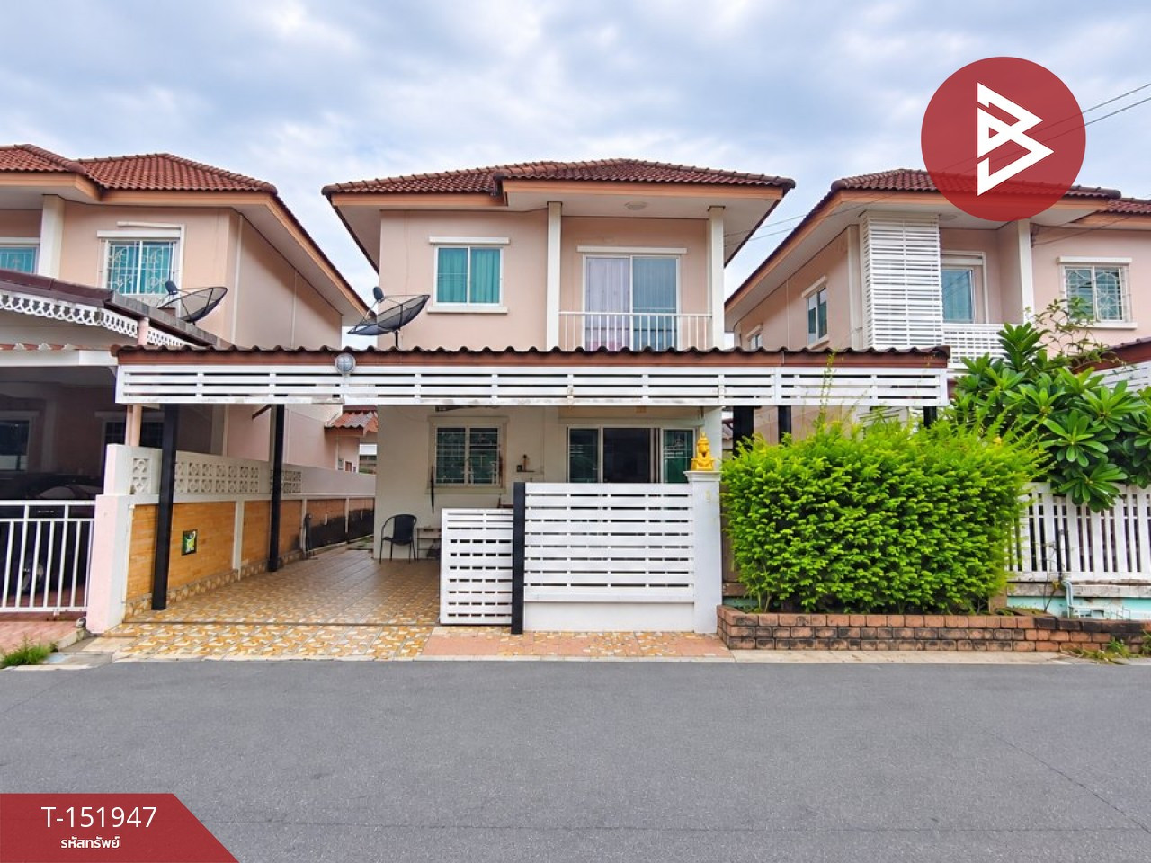 ขายบ้านแฝด หมู่บ้านวราภิรมย์2 นครชัยศรี นครปฐม