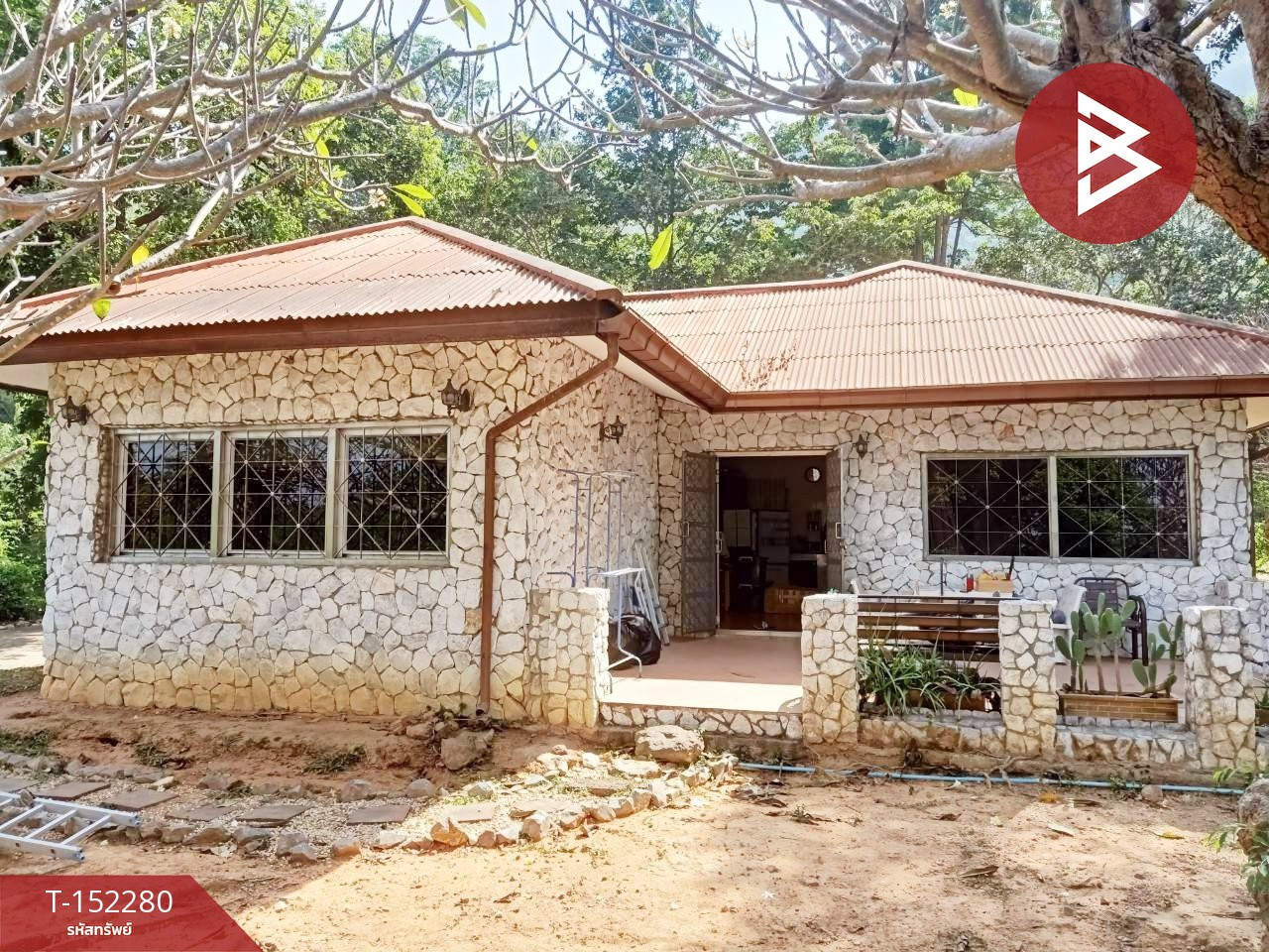 ขายบ้านเดี่ยวพร้อมที่ดิน เนื้อที่ 4 ไร่ 148.2 ตร.วา แก่งกระจาน เพชรบุรี