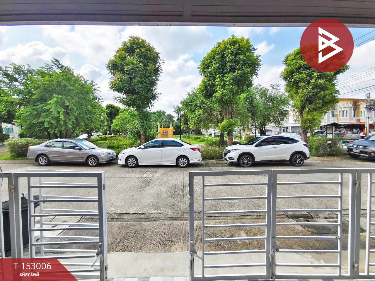 ขายทาวน์เฮ้าส์ หมู่บ้านโกลเด้นทาวน์ เพชรเกษม 108 (Golden Town Phet Kasem 108) กรุงเทพมหานคร